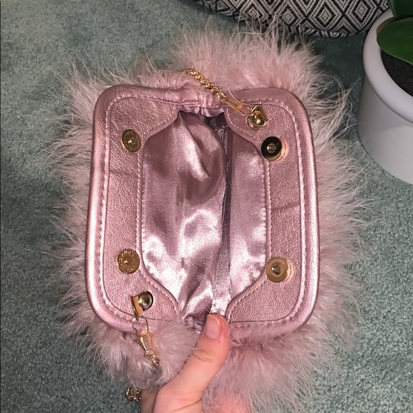 Fuzzy pink purse - Picture 2 of 3